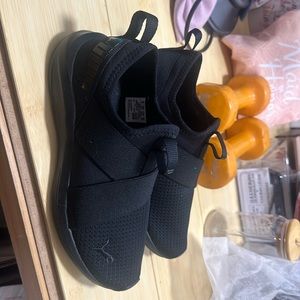 New slip on all black Puma gym shoes no box 6.5